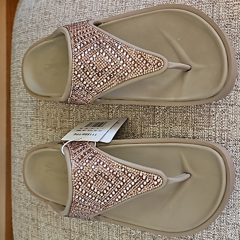 NWT Skecher Foamies.